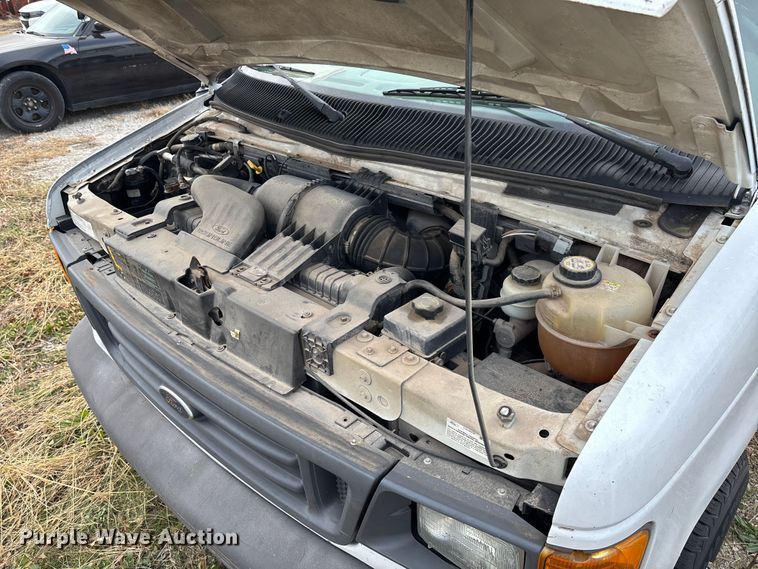 image for item EV3493 2005 Ford E350 van