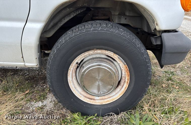 image for item EV3493 2005 Ford E350 van