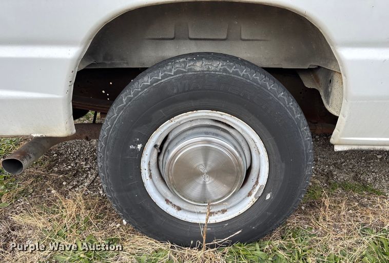 image for item EV3493 2005 Ford E350 van