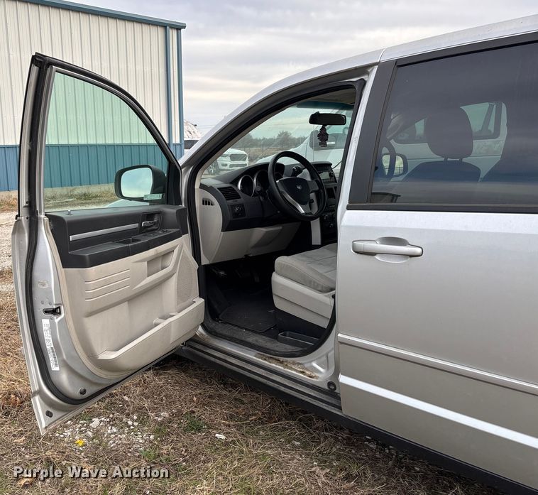 image for item EV3494 2010 Dodge Grand Caravan van