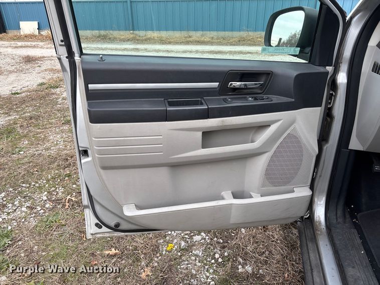 image for item EV3494 2010 Dodge Grand Caravan van