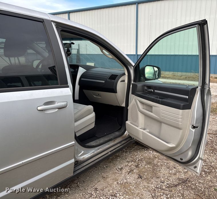 image for item EV3494 2010 Dodge Grand Caravan van