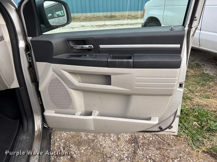 image for item EV3494 2010 Dodge Grand Caravan van