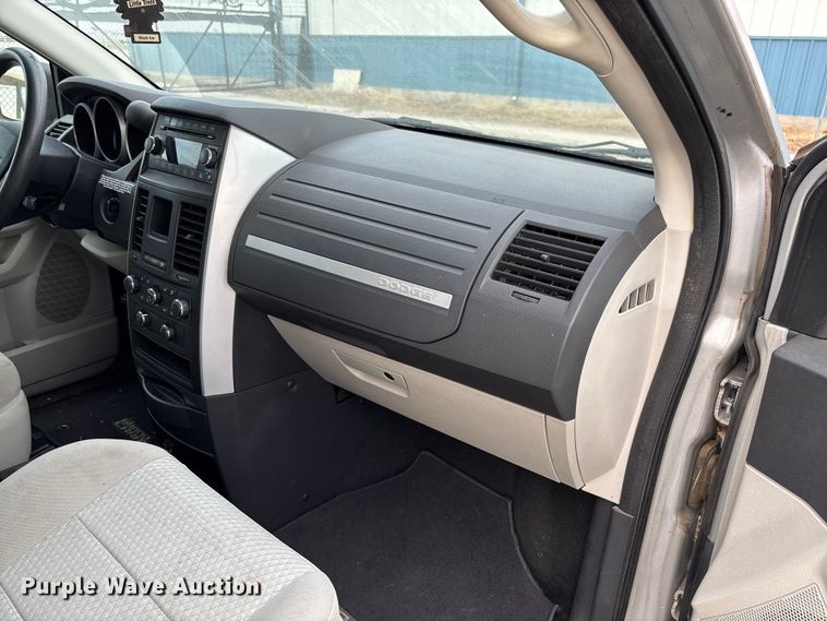 image for item EV3494 2010 Dodge Grand Caravan van