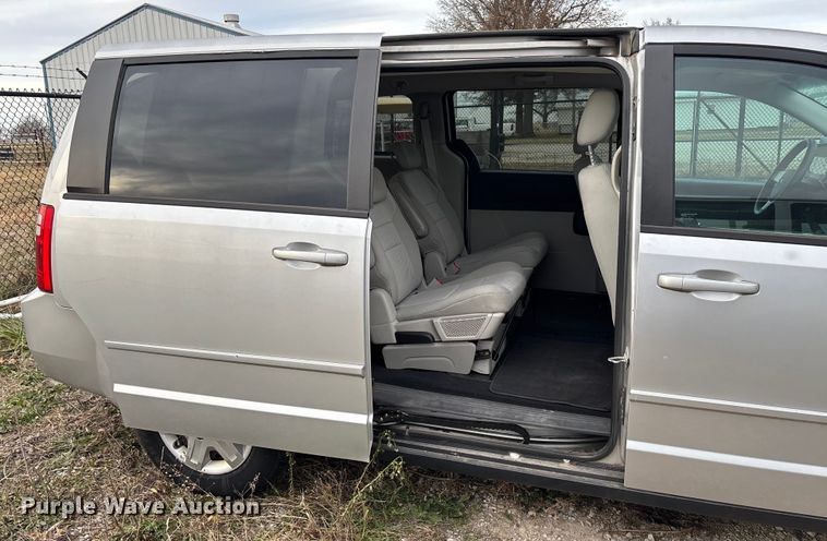 image for item EV3494 2010 Dodge Grand Caravan van