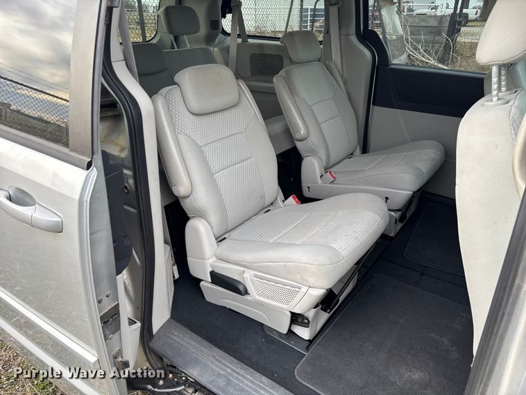 image for item EV3494 2010 Dodge Grand Caravan van