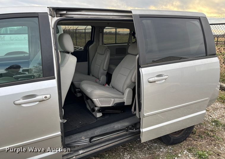 image for item EV3494 2010 Dodge Grand Caravan van