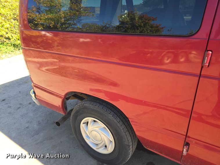 image for item EV5412 2002 Ford E150 van