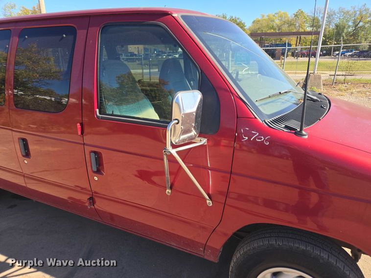 image for item EV5412 2002 Ford E150 van