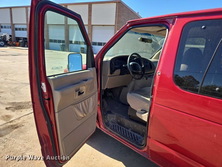 image for item EV5412 2002 Ford E150 van