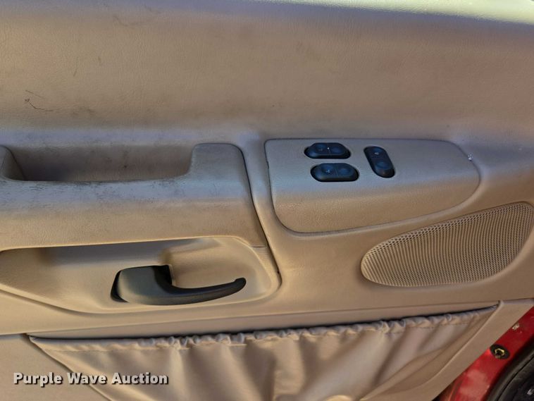 image for item EV5412 2002 Ford E150 van