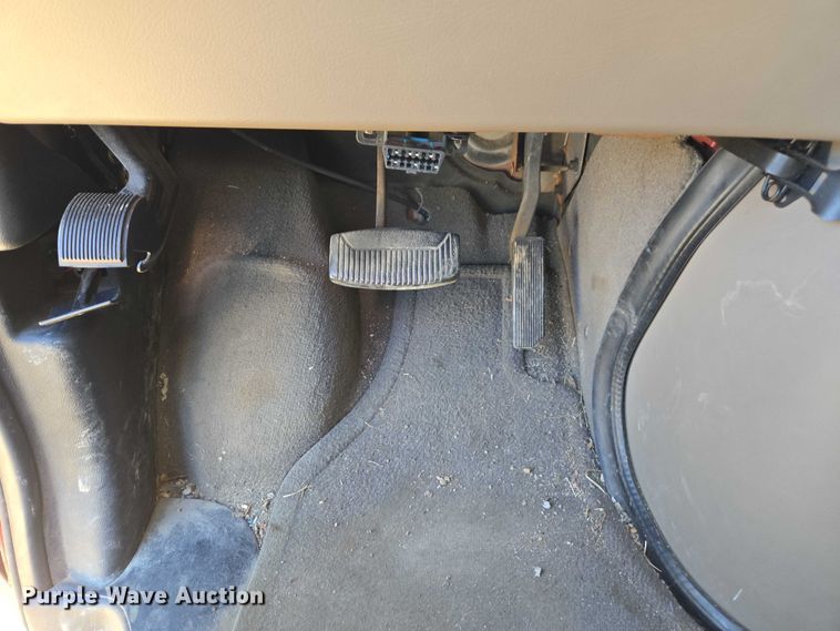 image for item EV5412 2002 Ford E150 van