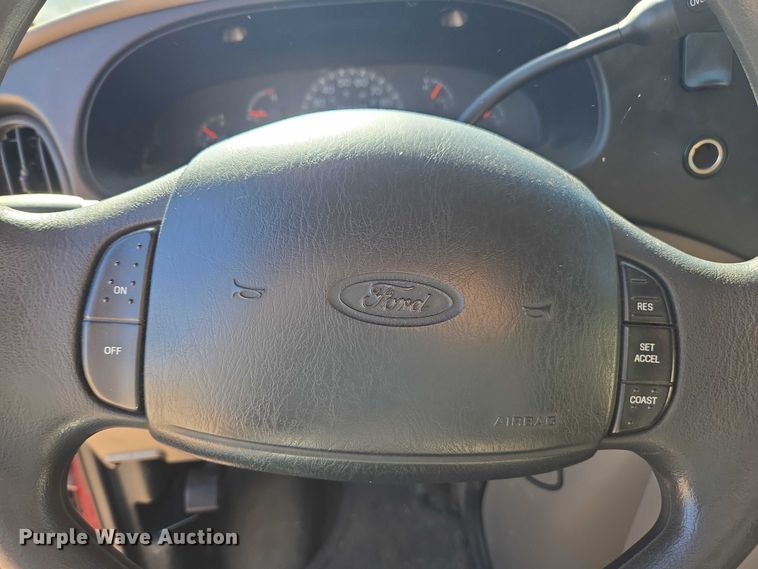 image for item EV5412 2002 Ford E150 van