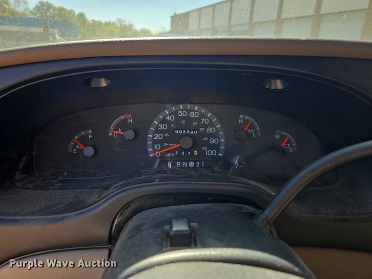 image for item EV5412 2002 Ford E150 van