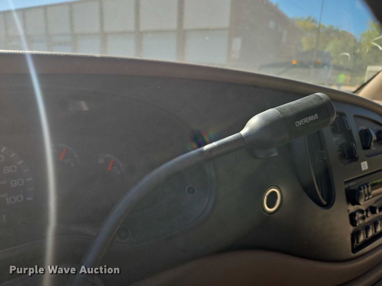 image for item EV5412 2002 Ford E150 van