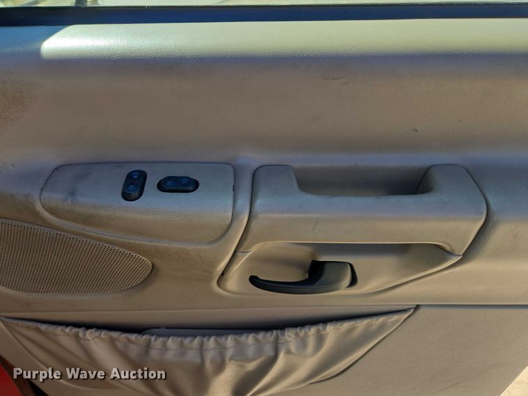 image for item EV5412 2002 Ford E150 van