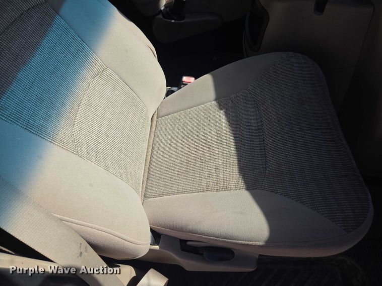 image for item EV5412 2002 Ford E150 van