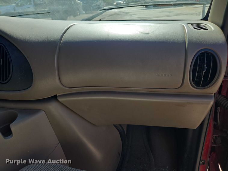 image for item EV5412 2002 Ford E150 van