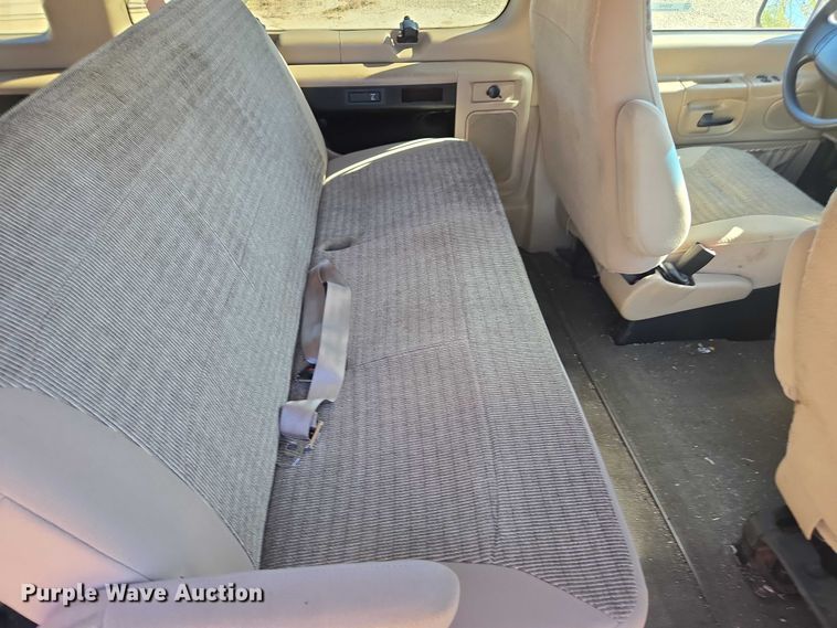image for item EV5412 2002 Ford E150 van
