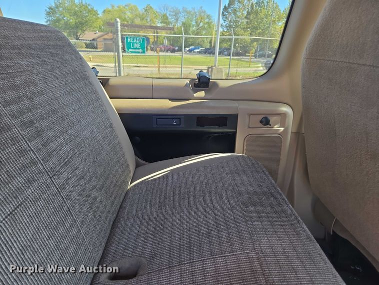 image for item EV5412 2002 Ford E150 van