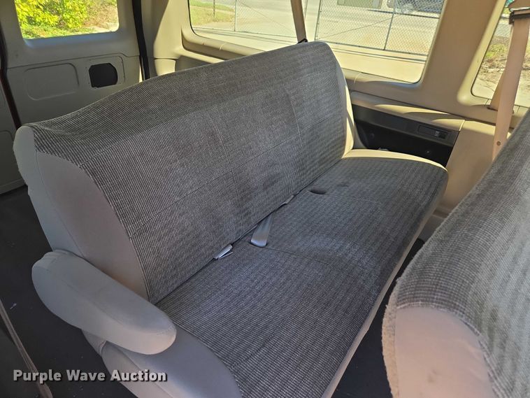 image for item EV5412 2002 Ford E150 van