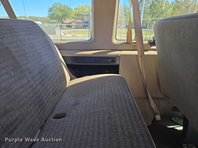 image for item EV5412 2002 Ford E150 van