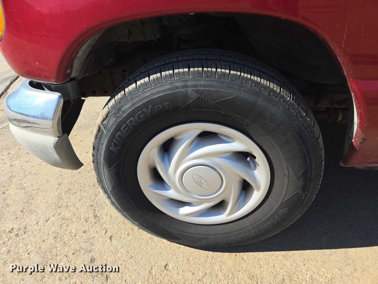 image for item EV5412 2002 Ford E150 van