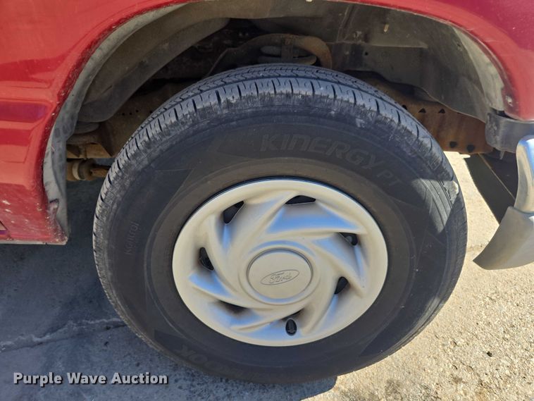 image for item EV5412 2002 Ford E150 van