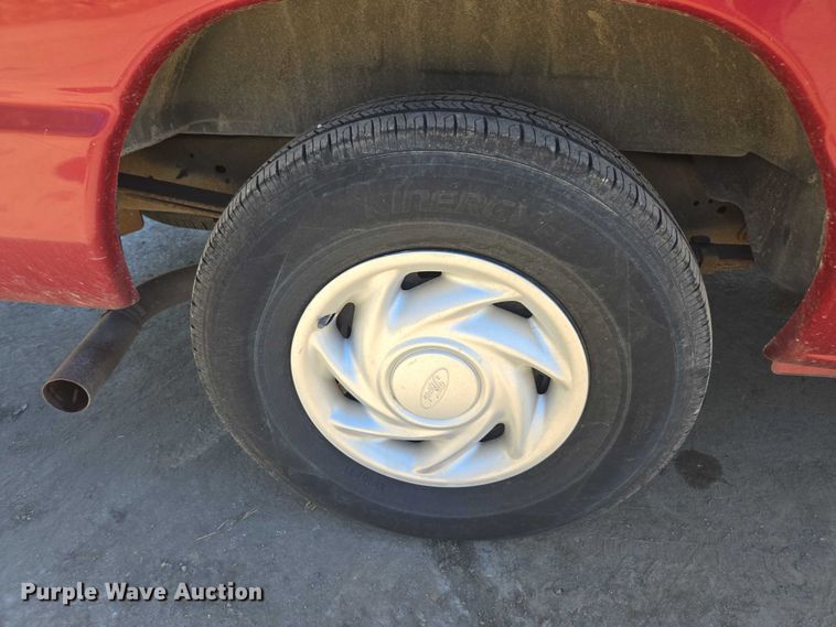 image for item EV5412 2002 Ford E150 van