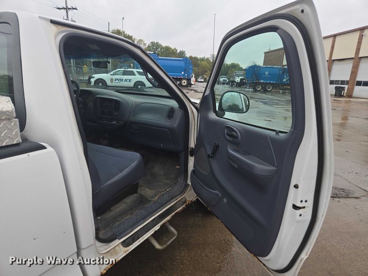 image for item EV5425 1999 Ford F150 pickup truck