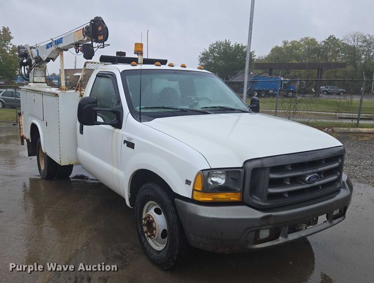 image for item EV5426 1999 Ford F350 Super Duty utility bed pickup truck