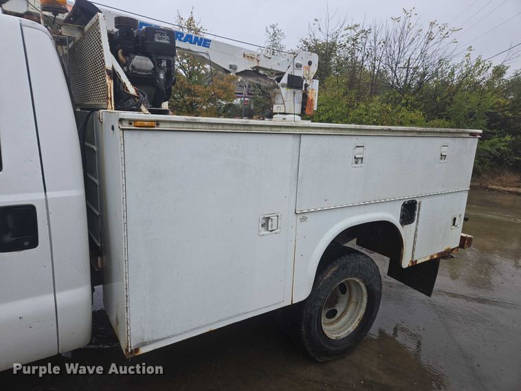 image for item EV5426 1999 Ford F350 Super Duty utility bed pickup truck