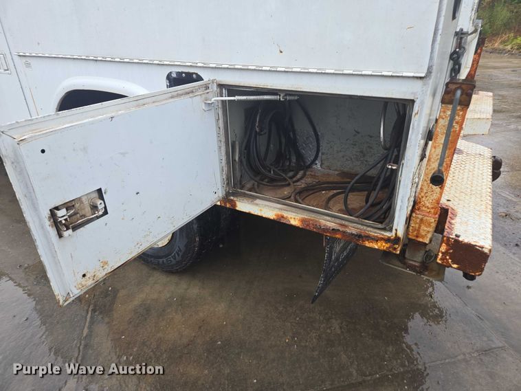 image for item EV5426 1999 Ford F350 Super Duty utility bed pickup truck