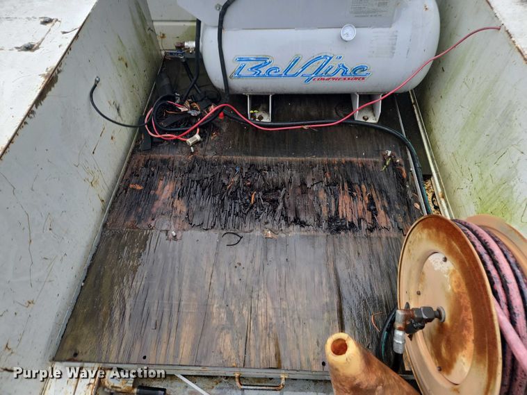 image for item EV5426 1999 Ford F350 Super Duty utility bed pickup truck