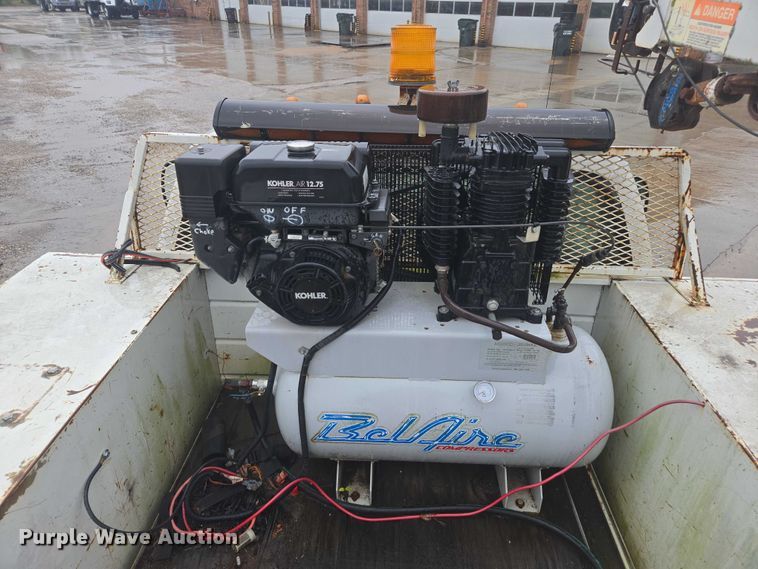 image for item EV5426 1999 Ford F350 Super Duty utility bed pickup truck