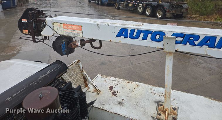 image for item EV5426 1999 Ford F350 Super Duty utility bed pickup truck