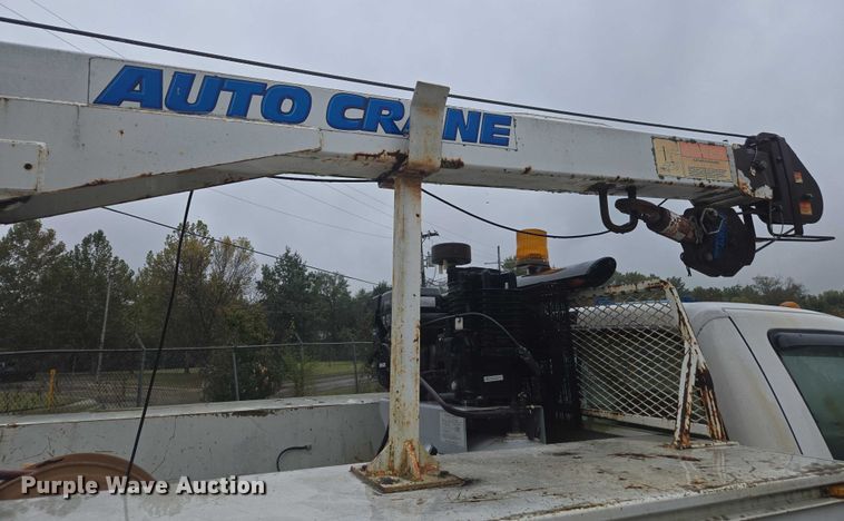 image for item EV5426 1999 Ford F350 Super Duty utility bed pickup truck