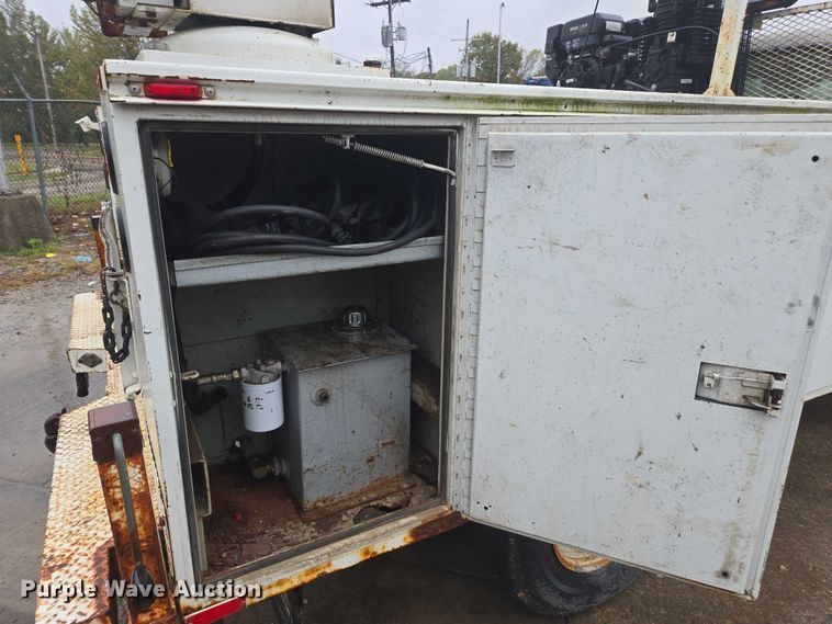 image for item EV5426 1999 Ford F350 Super Duty utility bed pickup truck