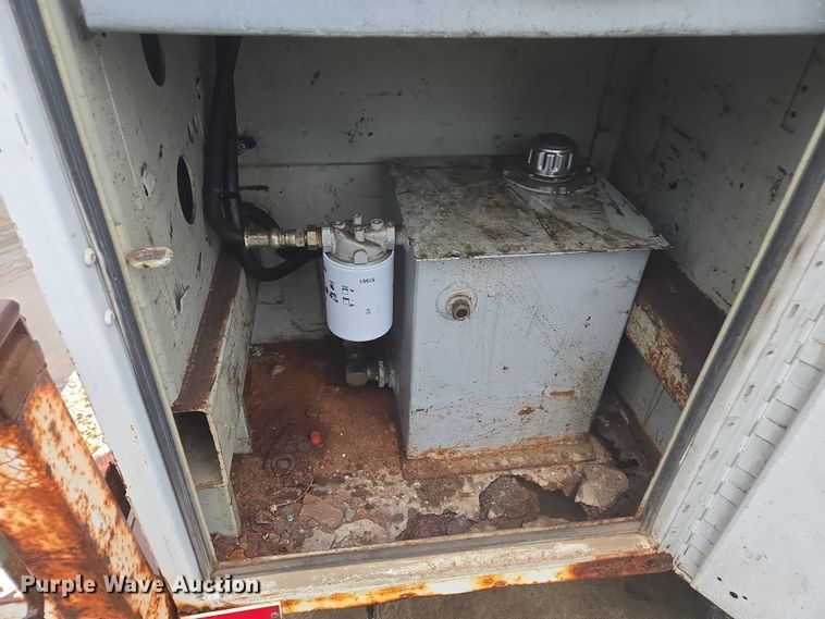 image for item EV5426 1999 Ford F350 Super Duty utility bed pickup truck