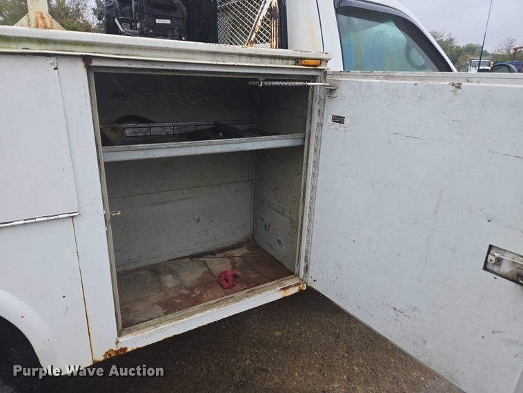 image for item EV5426 1999 Ford F350 Super Duty utility bed pickup truck