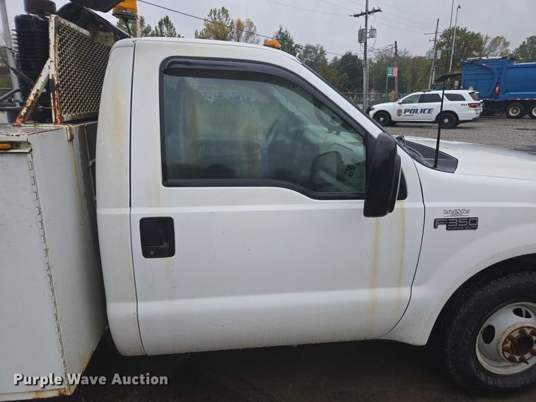 image for item EV5426 1999 Ford F350 Super Duty utility bed pickup truck