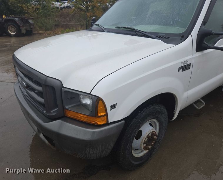 image for item EV5426 1999 Ford F350 Super Duty utility bed pickup truck