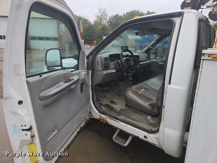 image for item EV5426 1999 Ford F350 Super Duty utility bed pickup truck