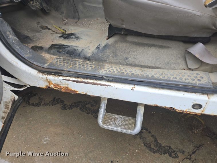 image for item EV5426 1999 Ford F350 Super Duty utility bed pickup truck