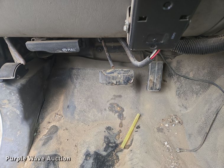 image for item EV5426 1999 Ford F350 Super Duty utility bed pickup truck