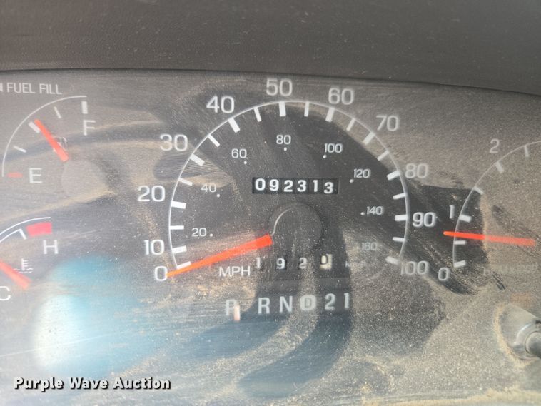 image for item EV5426 1999 Ford F350 Super Duty utility bed pickup truck