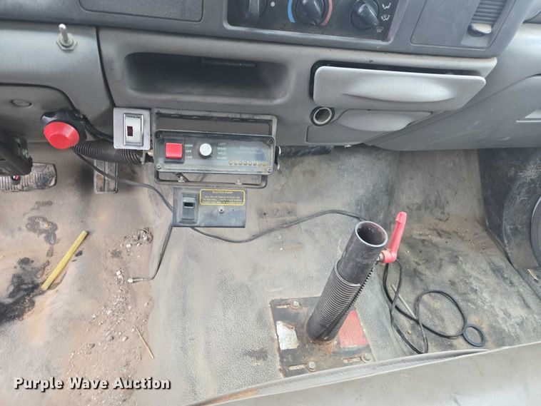 image for item EV5426 1999 Ford F350 Super Duty utility bed pickup truck