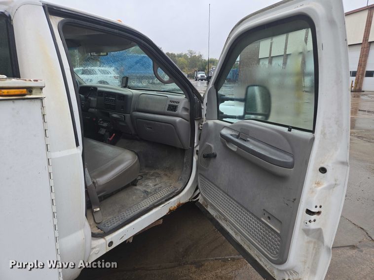 image for item EV5426 1999 Ford F350 Super Duty utility bed pickup truck