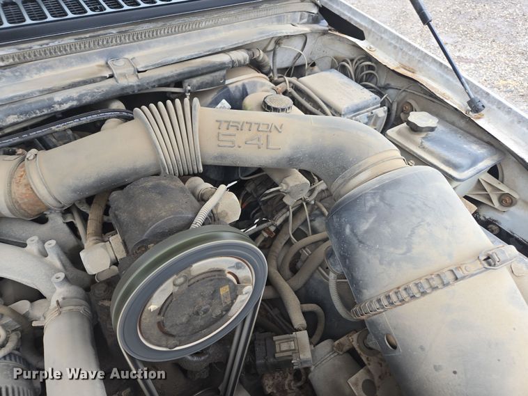 image for item EV5426 1999 Ford F350 Super Duty utility bed pickup truck