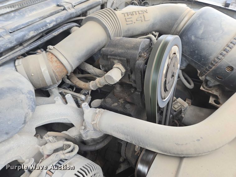 image for item EV5426 1999 Ford F350 Super Duty utility bed pickup truck